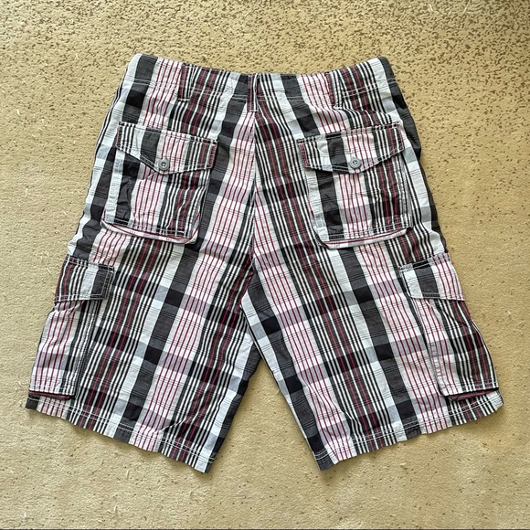 Ecko Unltd | Men Vintage Plaid Cargo Shorts - Picture 5 of 8